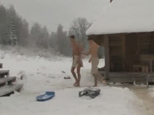 Глубоко отсосал другу огромный член губами
